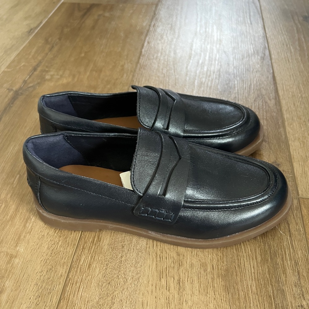 Zara Black Dress Shoes with Smooth Leather and Penny Loafer Design